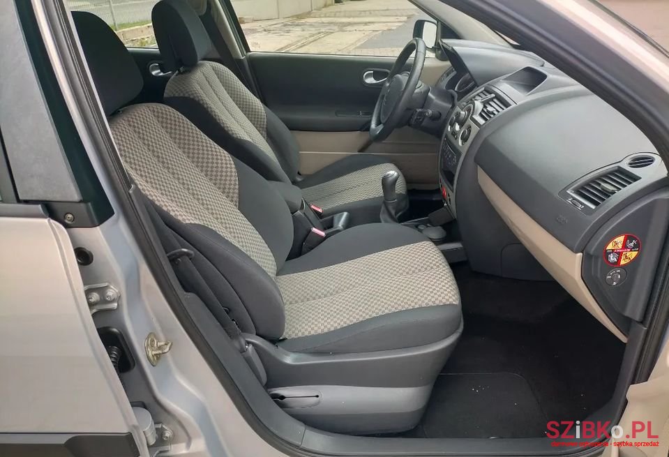 2004' Renault Megane photo #6