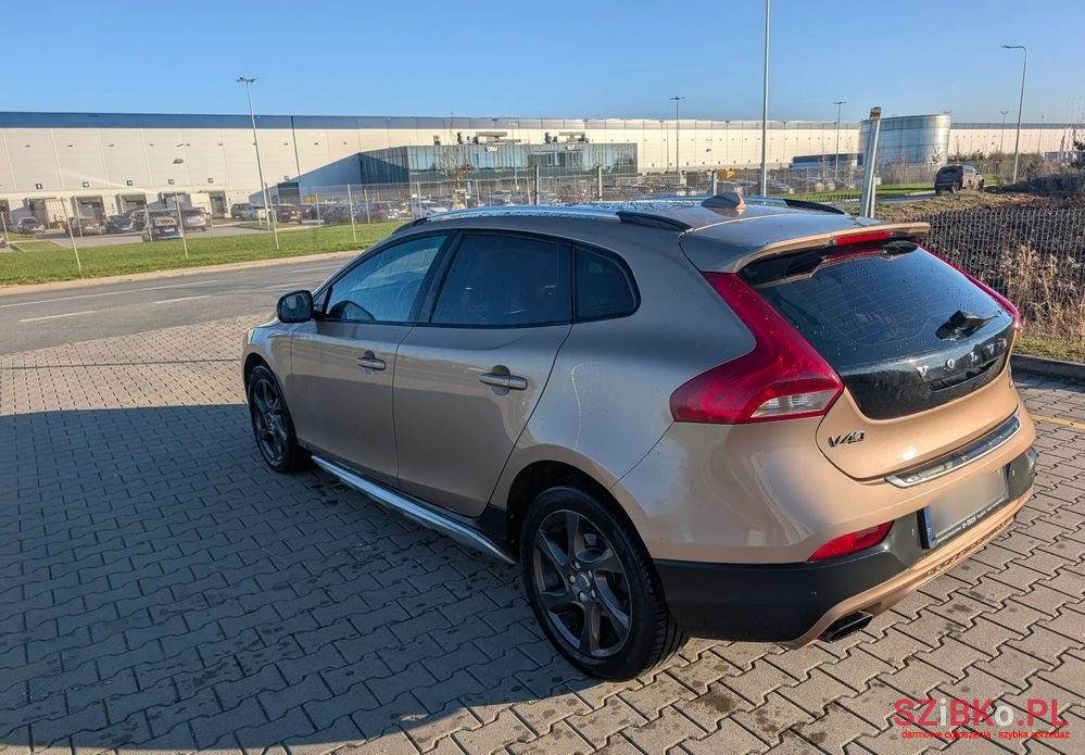 2013' Volvo V40 Cross Country photo #3