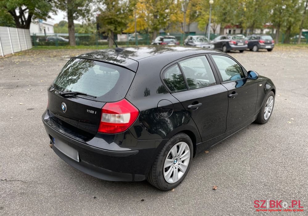 2005' BMW 1 Series 116I photo #3