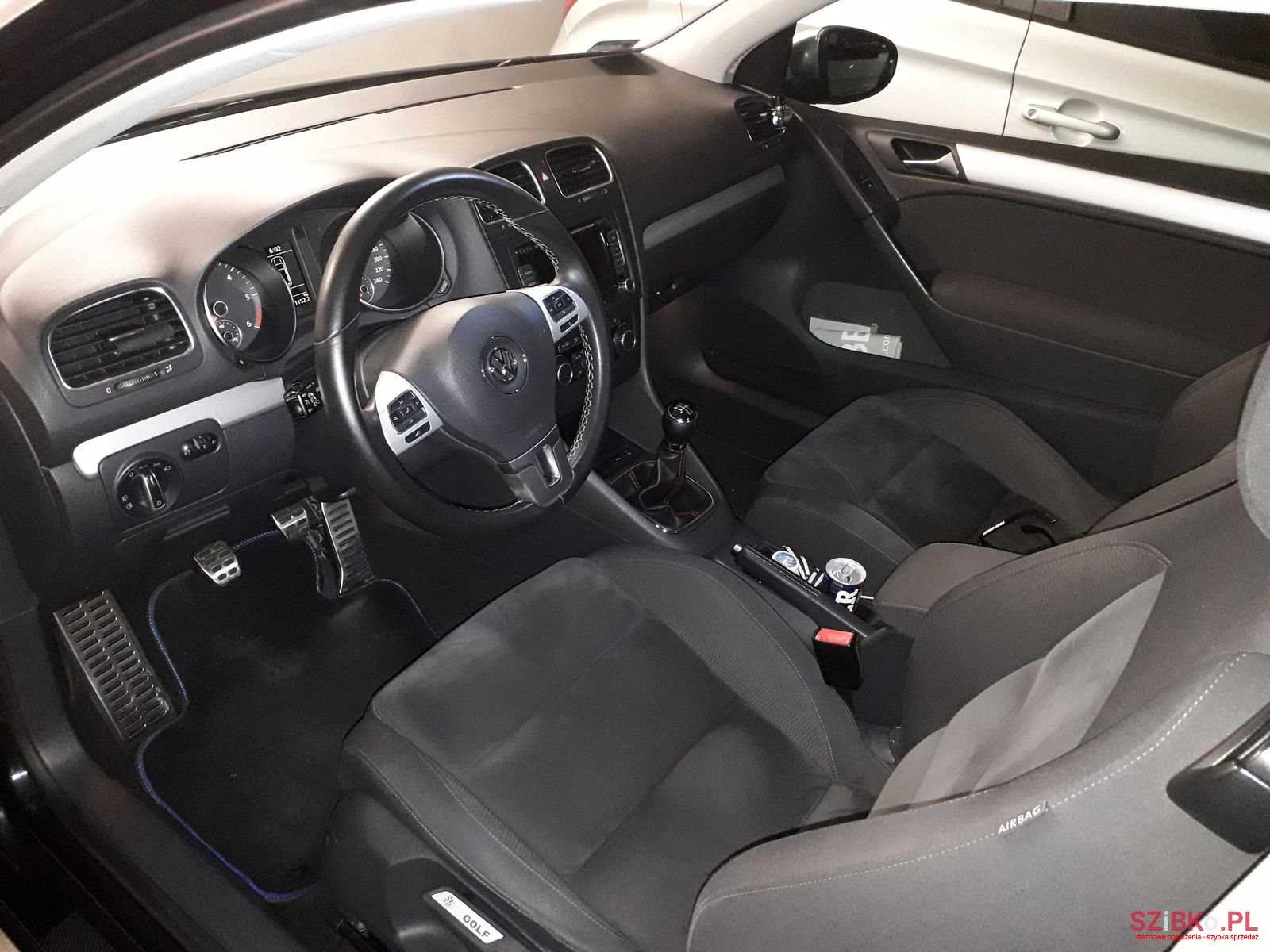 2009' Volkswagen Golf photo #3