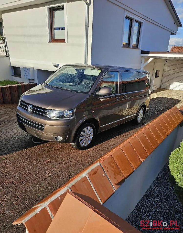 2010' Volkswagen Multivan photo #1