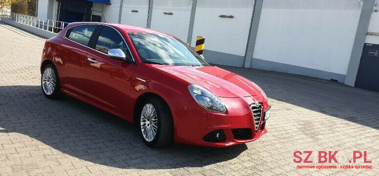 2012' Alfa Romeo Giulietta photo #1