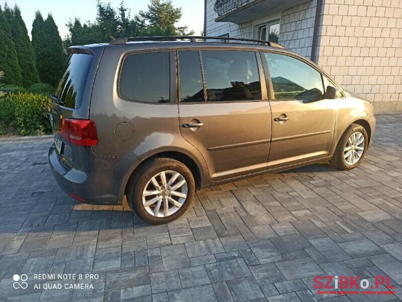 2011' Volkswagen Touran photo #5