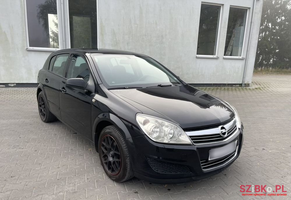 2008' Opel Astra photo #1