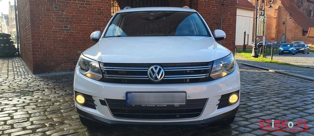 2011' Volkswagen Tiguan photo #1