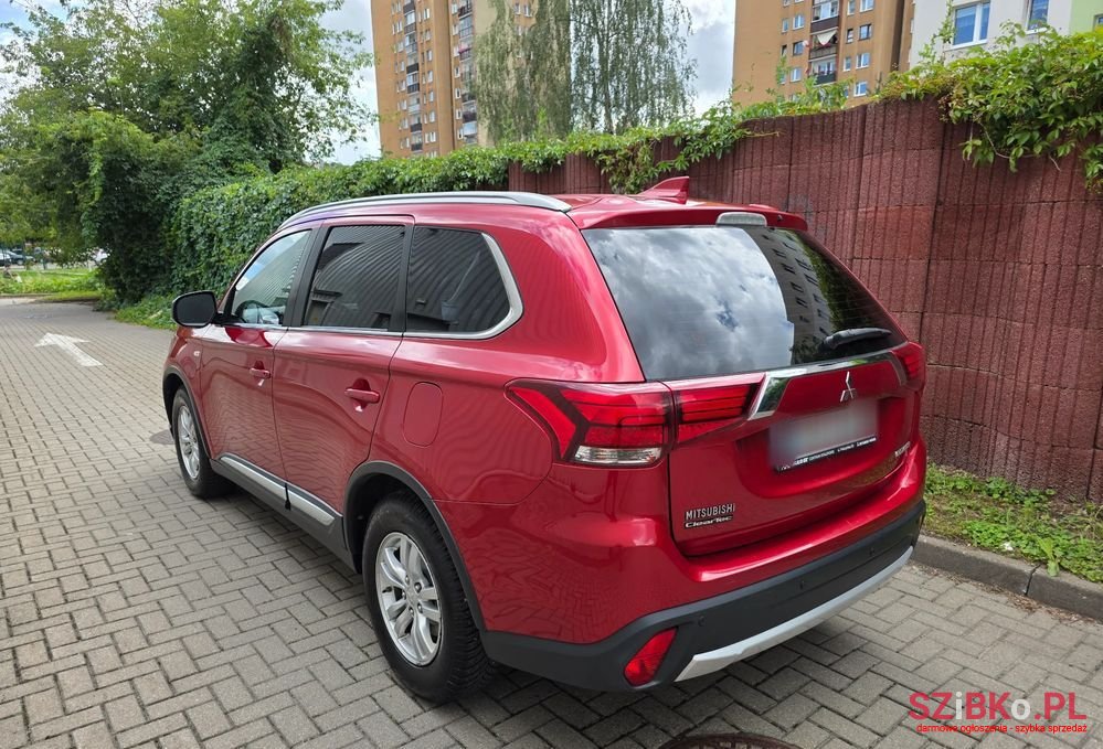 2017' Mitsubishi Outlander photo #6