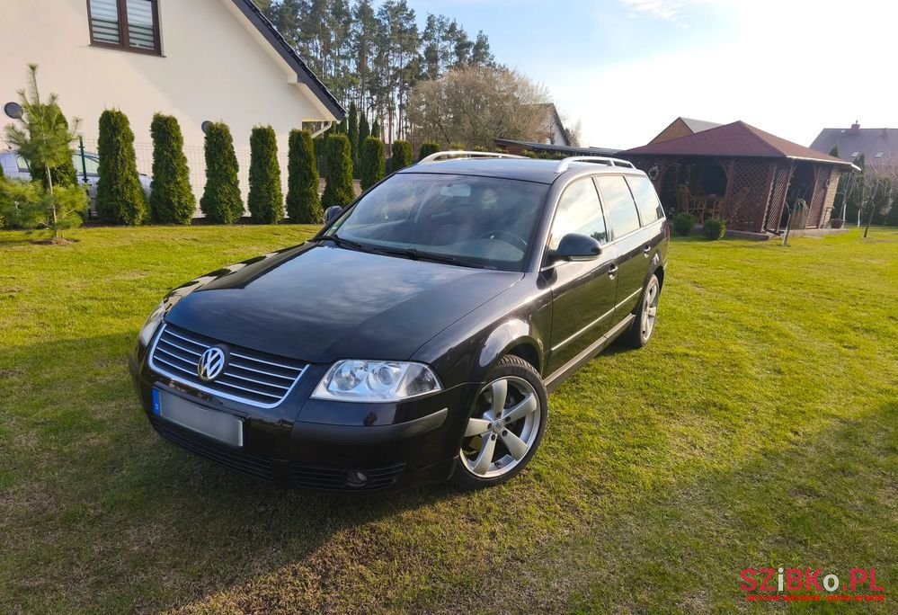 2004' Volkswagen Passat photo #1