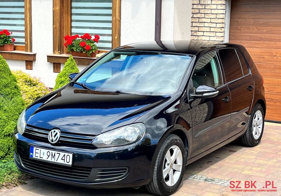 2010' Volkswagen Golf photo #1