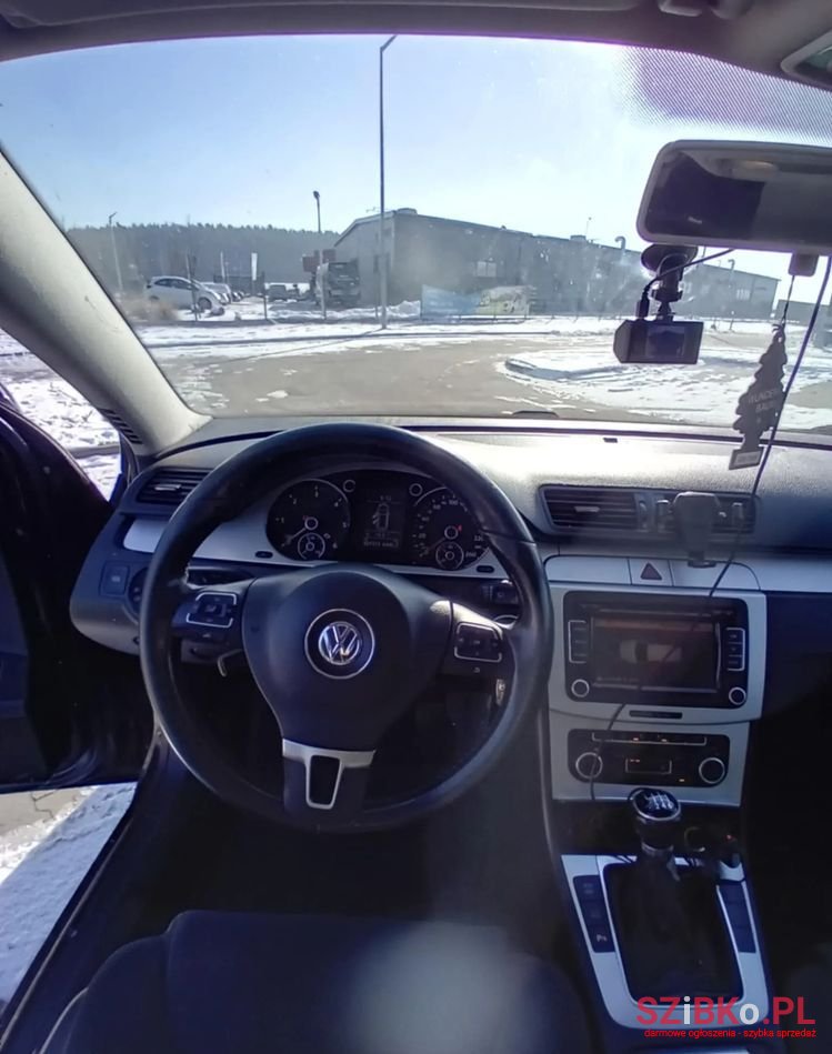 2010' Volkswagen Passat photo #6