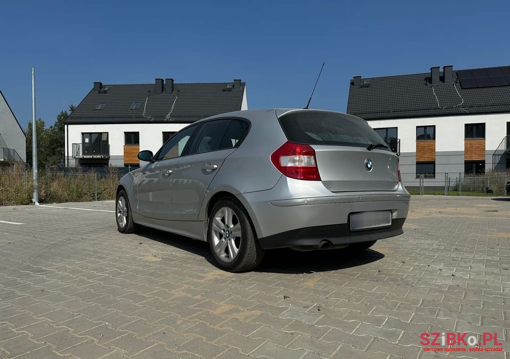 2005' BMW 1 Series 116I photo #4