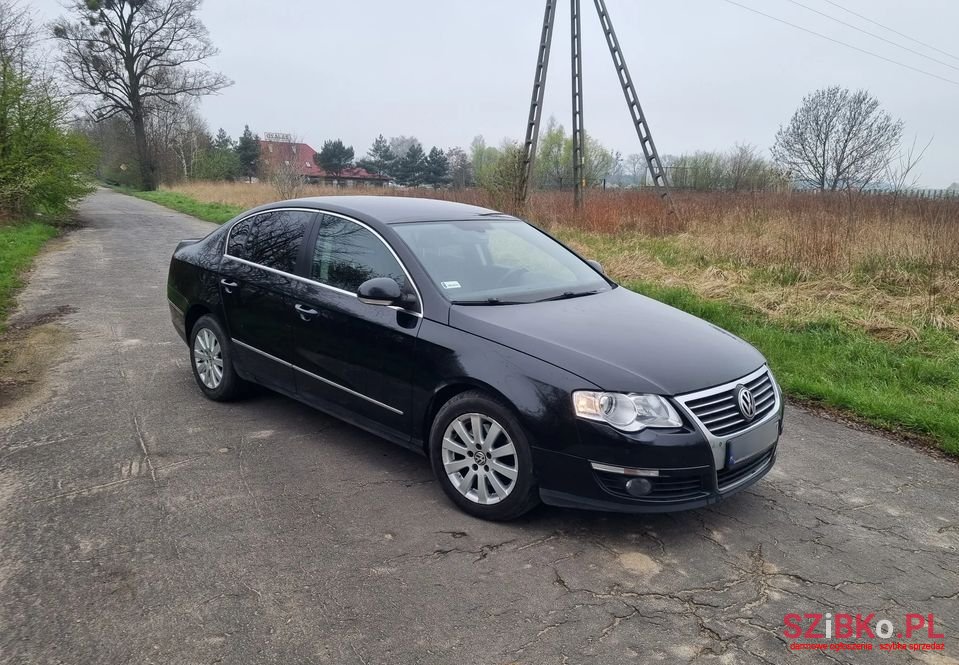 2008' Volkswagen Passat photo #2