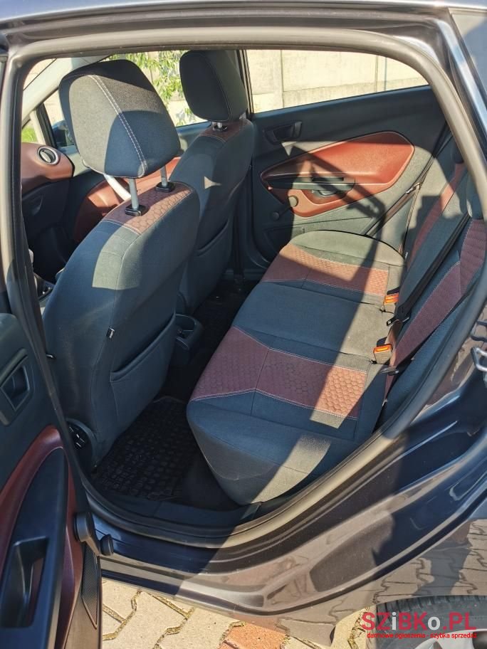 2010' Ford Fiesta photo #6