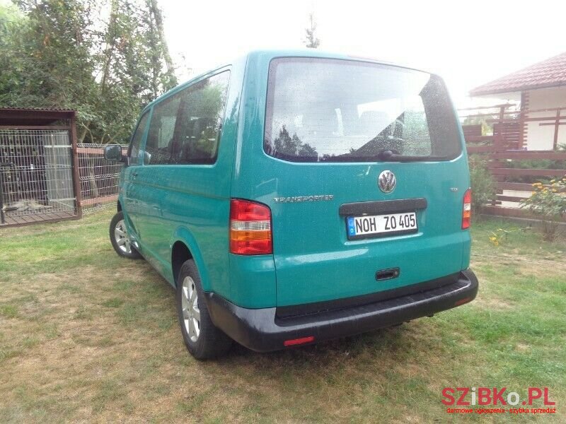 2004' Volkswagen Transporter photo #2