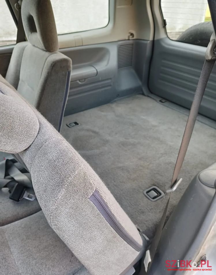 2004' Suzuki Grand Vitara photo #3