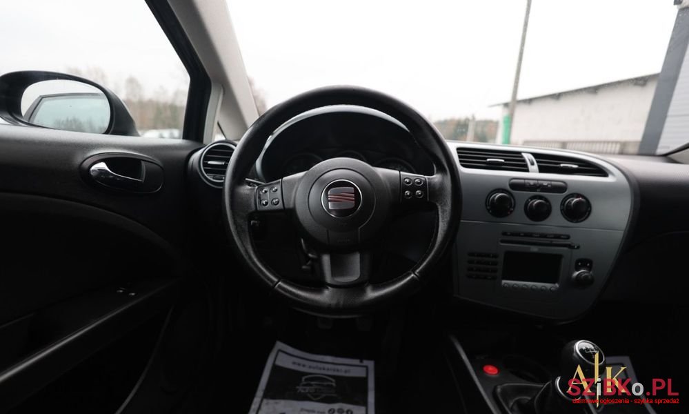 2009' SEAT Leon photo #4