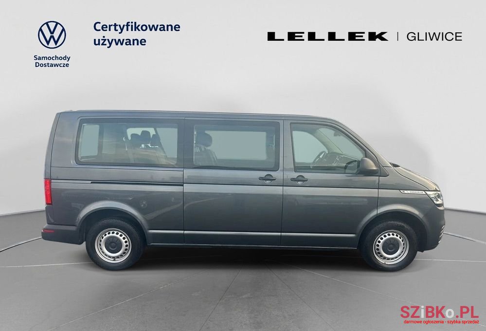 2023' Volkswagen Caravelle photo #3