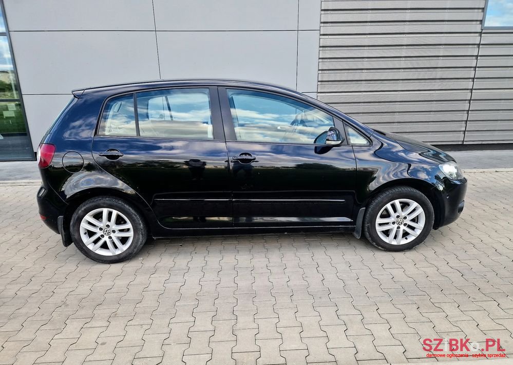 2009' Volkswagen Golf Plus photo #3
