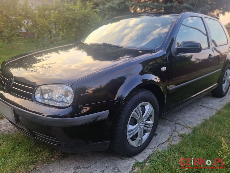 2001' Volkswagen Golf photo #3