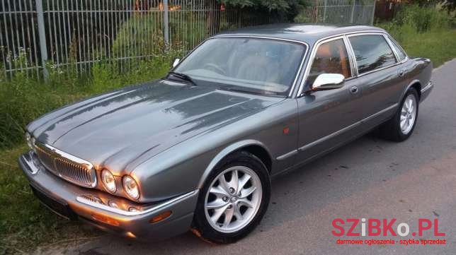 2002' Jaguar XJ photo #2