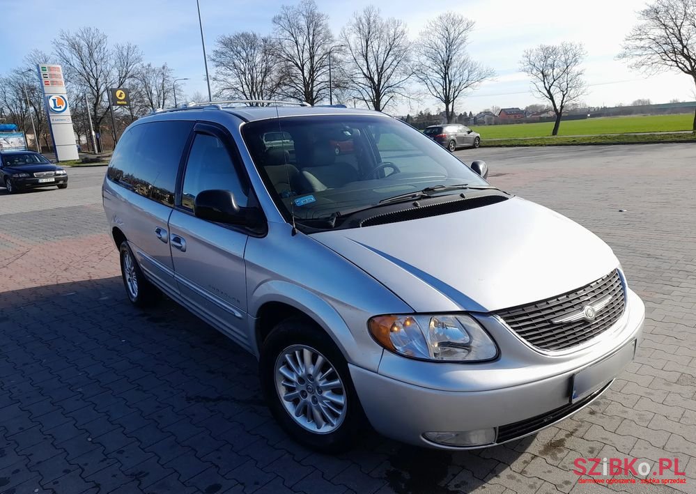 2001' Chrysler Town & Country 3.8 photo #3