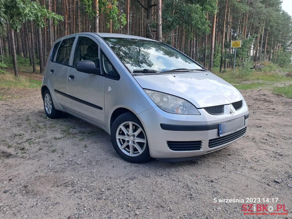 2005' Mitsubishi Colt photo #5
