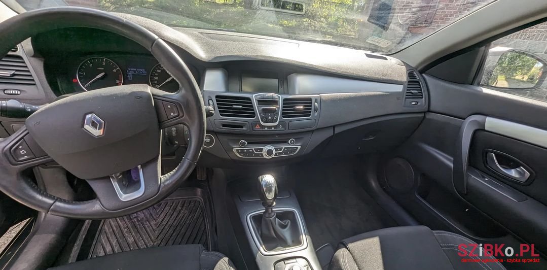 2010' Renault Laguna photo #2