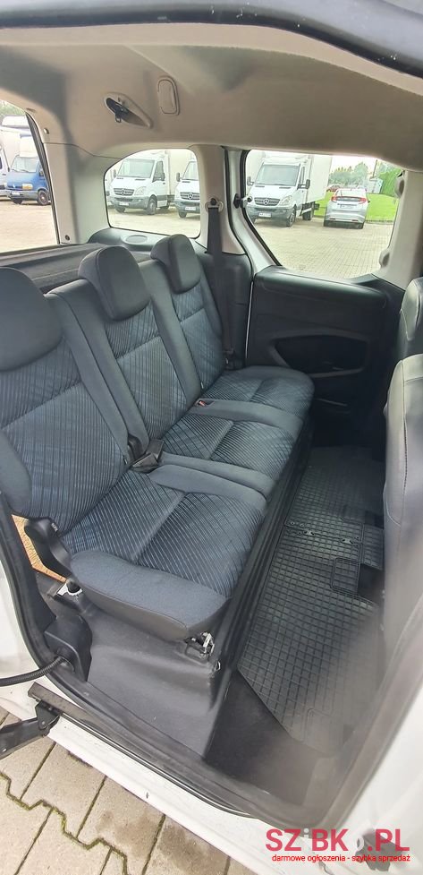 2009' Peugeot Partner photo #6