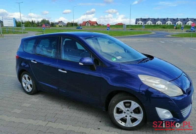 2010' Renault Scenic photo #1