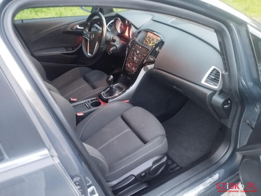 2015' Opel Astra photo #6