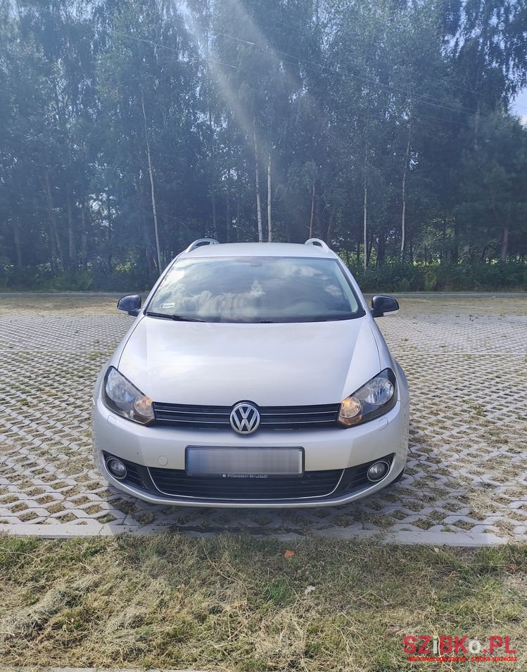 2011' Volkswagen Golf photo #5