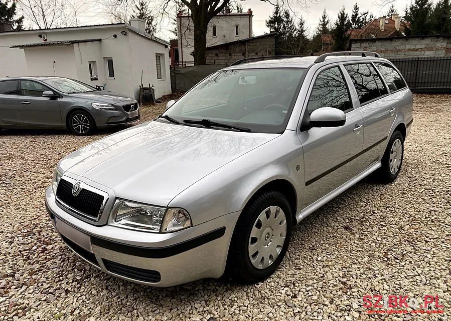 2010' Skoda Octavia 1.6 Tour Plus photo #2