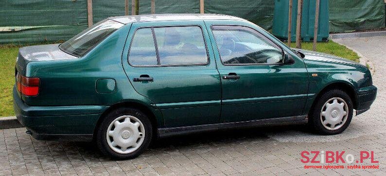 1995' Volkswagen Vento photo #1