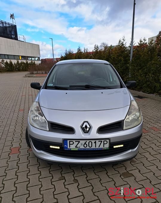 2009' Renault Clio photo #4