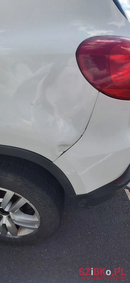 2012' Volkswagen Tiguan photo #2