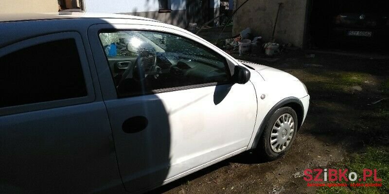2006' Opel Corsa C photo #2