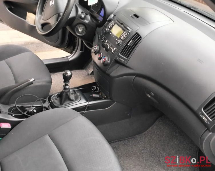 2009' Hyundai i30 1.6 Crdi Base photo #4