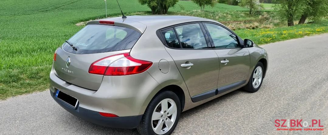 2011' Renault Megane photo #3