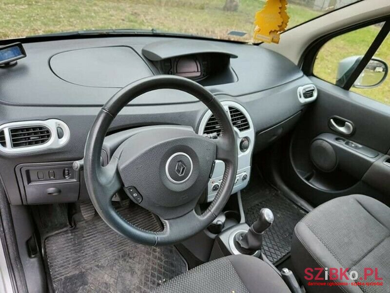 2010' Renault Modus photo #1