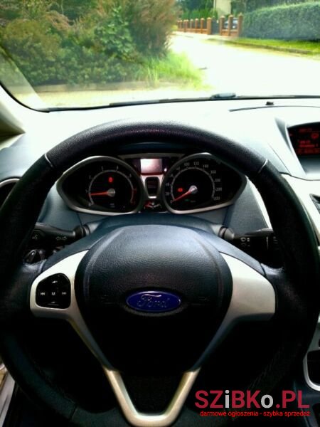 2011' Ford Fiesta photo #4