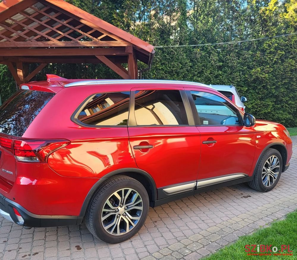 2016' Mitsubishi Outlander photo #1