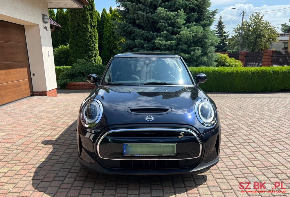 2021' MINI Cooper photo #2