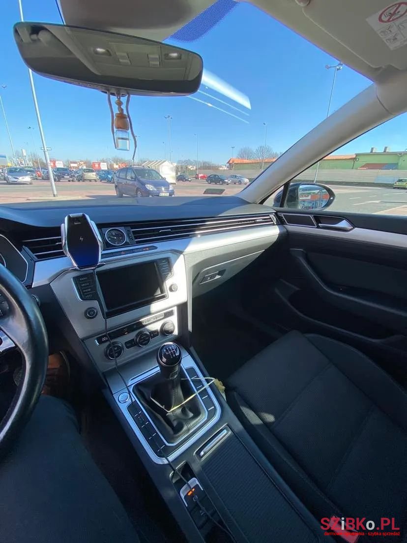 2016' Volkswagen Passat photo #6