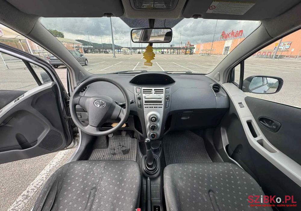 2008' Toyota Yaris photo #6