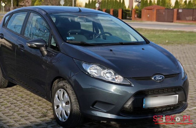 2011' Ford Fiesta photo #1