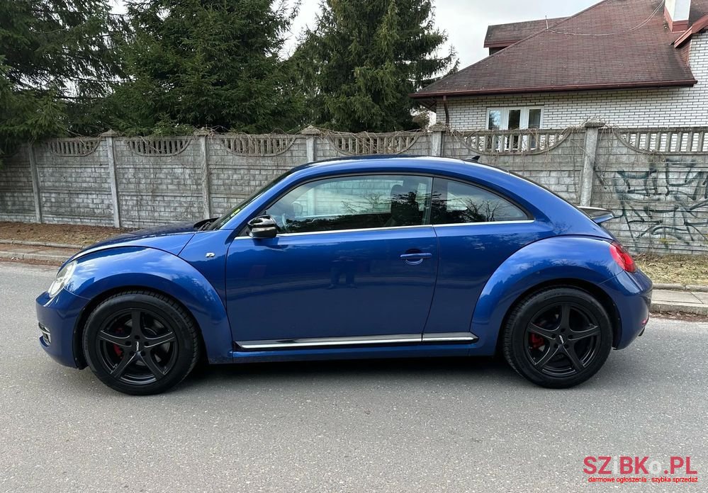 2011' Volkswagen Beetle photo #2