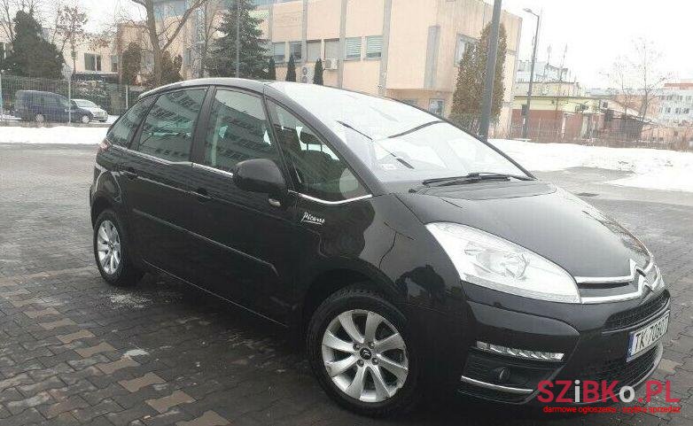 2011' Citroen C4 Picasso photo #1