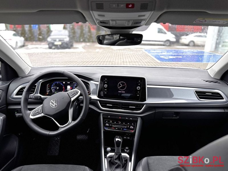 2024' Volkswagen T-Roc photo #4