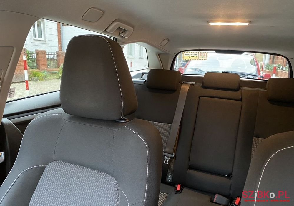 2014' Toyota Auris photo #5