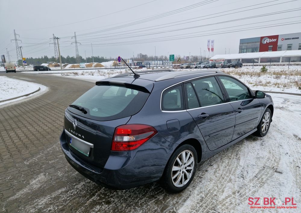 2011' Renault Laguna photo #3