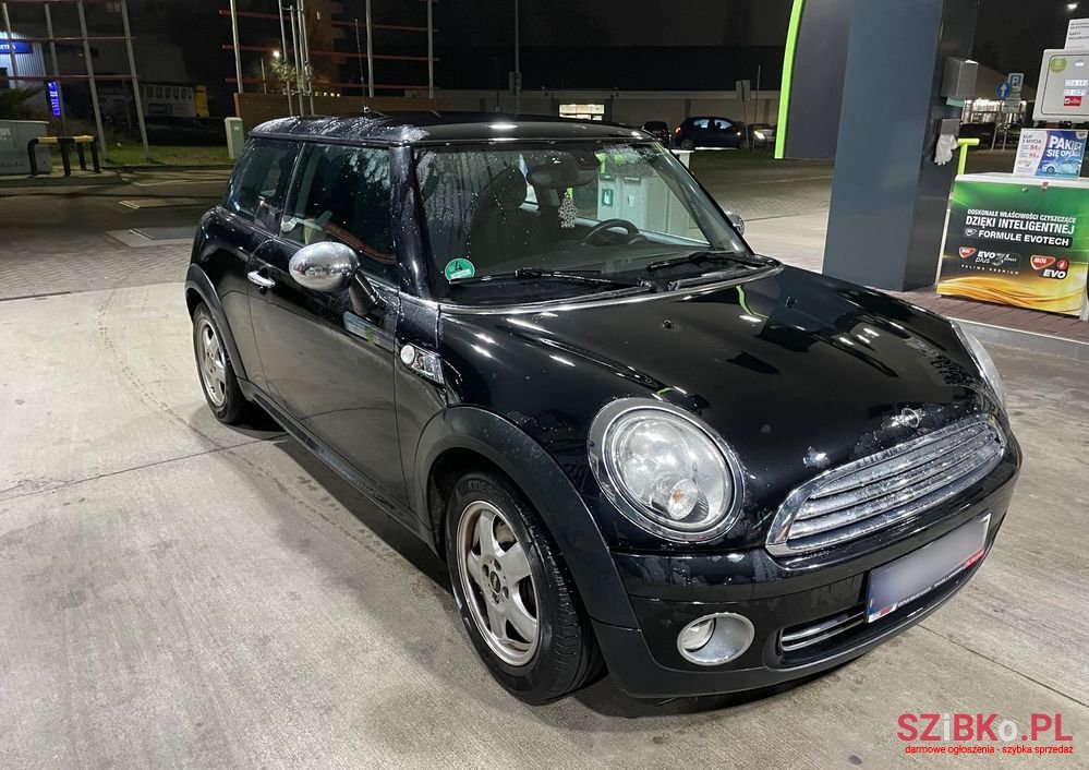 2009' MINI Cooper S Standard photo #3